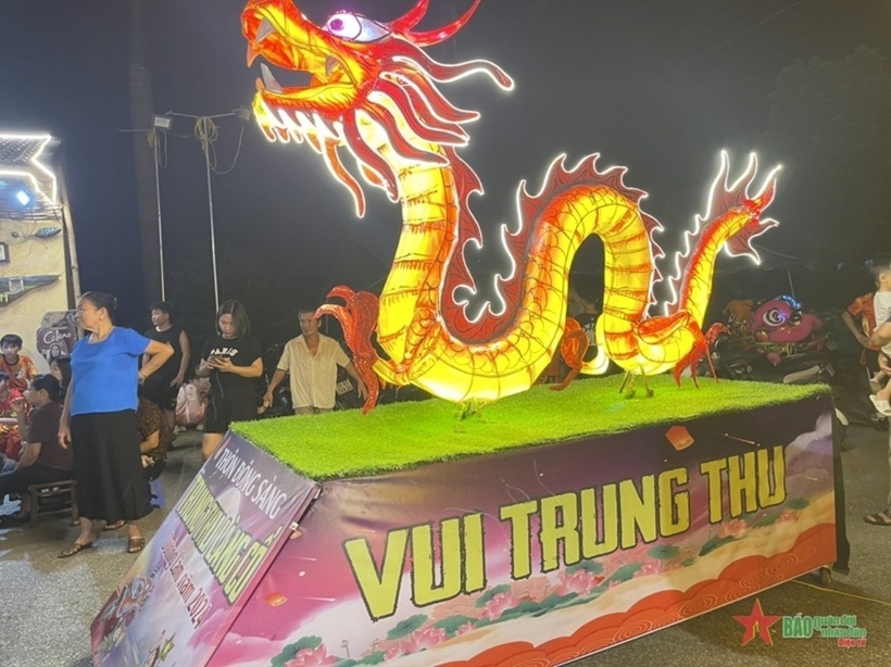 Năm 2024 là năm Giáp Thìn với biểu tượng của con rồng, vì thế đội thôn Đông Sàng đã chọn hình tượng con rồng để làm mô hình đèn lồng mang tới hội thi.