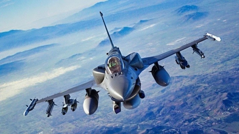 Một tiêm kích F-16 do Mỹ sản xuất. Ảnh: Reuters