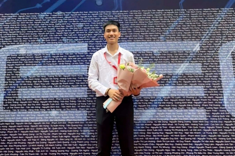 Trần Trung Hiếu giành học bổng toàn phần chương trình tích hợp thạc sĩ - tiến sĩ (PhD Track) về Trí tuệ nhân tạo nhúng cho an ninh mạng tại Viện Bách khoa Paris. Ảnh: VietNamNet