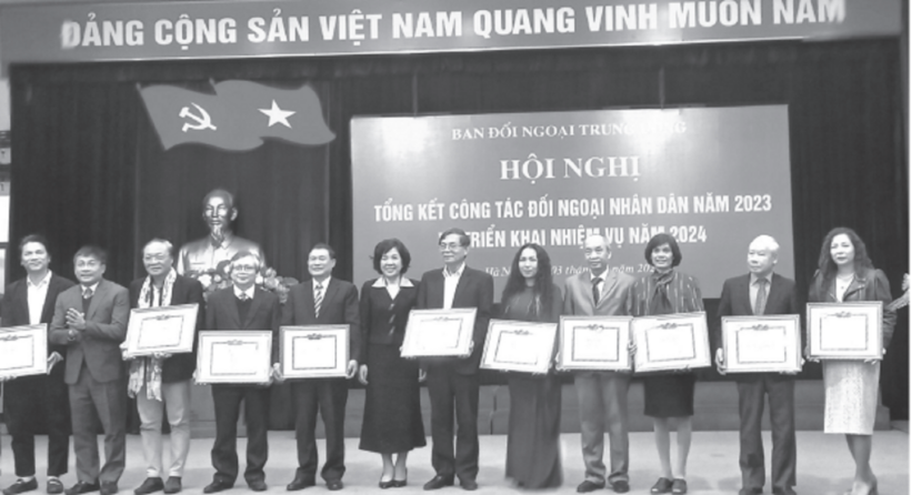 Hội Luật gia Việt Nam được tặng Bằng khen của Ban Đối ngoại Trung ương trên lĩnh vực đấu tranh, vận động bảo vệ lợi ích quốc gia - dân tộc năm 2024.