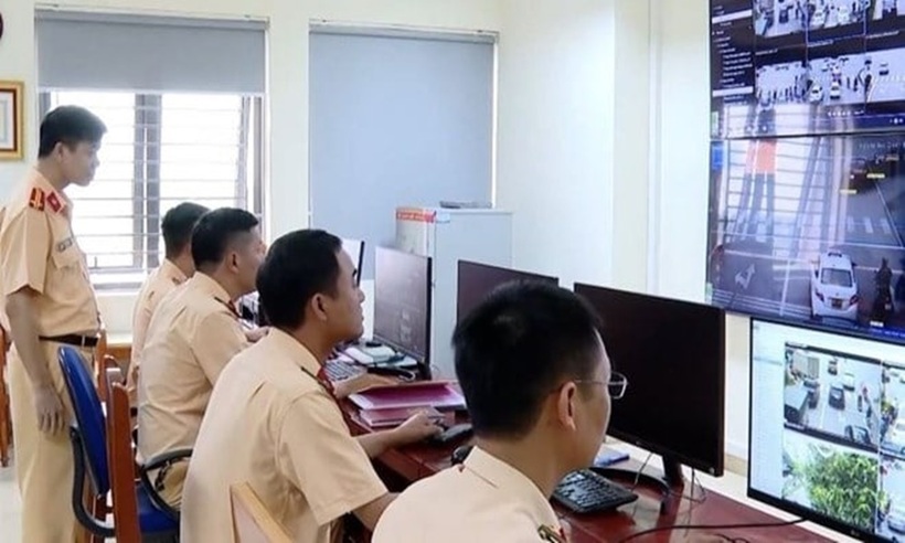 Trung tâm giám sát an ninh phân tích, đưa ra các bằng chứng để phạt nguội các vi phạm. Ảnh công an Thanh Hóa.