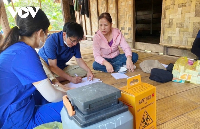 Điều tra dịch tễ trường hợp người bệnh mắc ho gà. Ảnh: VOV