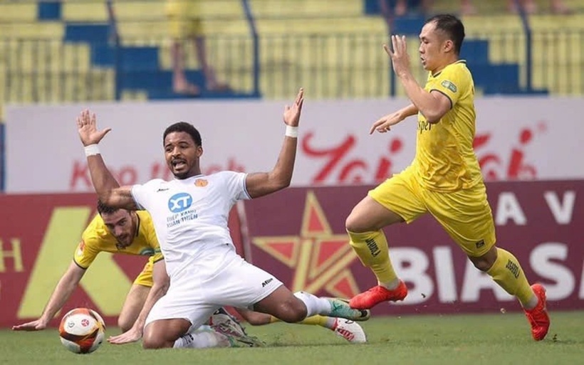 Rafaelson nhận được sự quan tâm lớn từ báo chí trong nước và khu vực