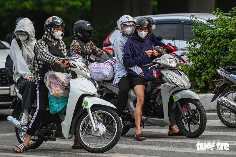 Lượng phương tiện trên quốc lộ 1 cũng có xu hướng tăng nhanh. Dự báo trong ngày 3/9, giao thông tại cửa ngõ Hà Nội tiếp tục đông đúc do người dân kết thúc kỳ nghỉ Quốc khánh kéo dài 4 ngày.