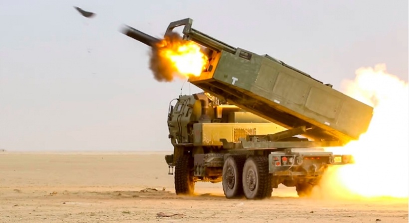 HIMARS phóng tên lửa. Ảnh: Reuters
