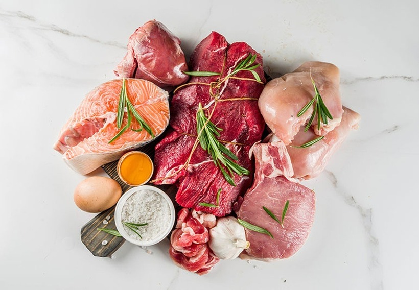 Cá như cá hồi, cá thu và cá ngừ chứa nhiều omega-3 và protein chất lượng cao, giúp thúc đẩy quá trình trao đổi chất.