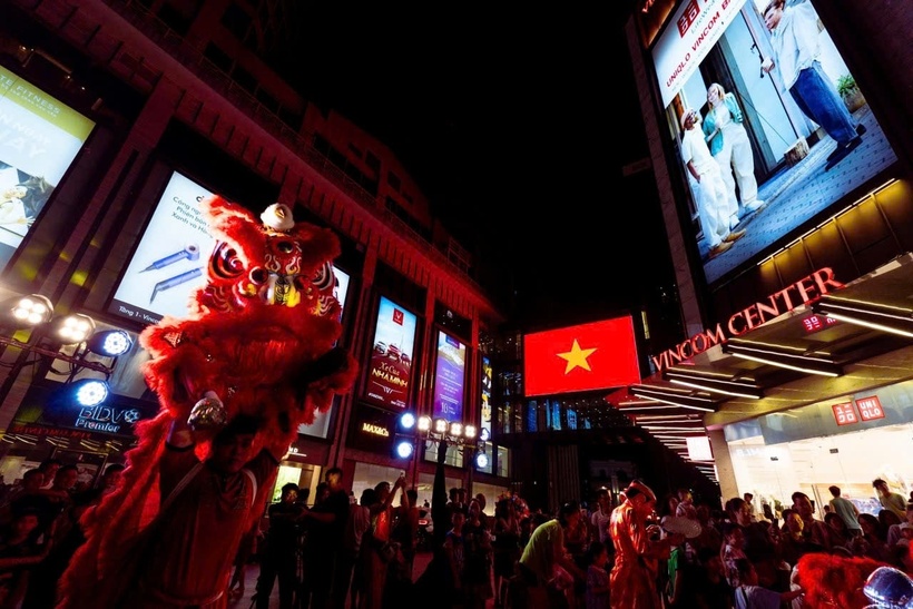 Đón và phục vụ 6 triệu người trong 3 ngày nghỉ lễ, “vũ trụ Vin” không có đối thủ - 10