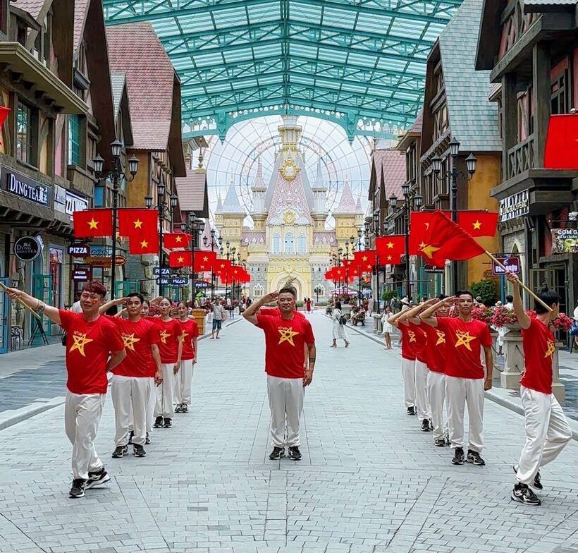 Đón và phục vụ 6 triệu người trong 3 ngày nghỉ lễ, “vũ trụ Vin” không có đối thủ - 8