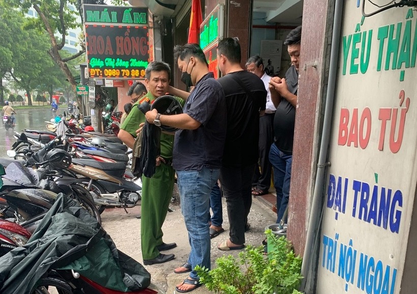 Cơ quan chức năng làm việc tại Mái ấm Hoa Hồng ngày 4/9. Ảnh: Dân Trí