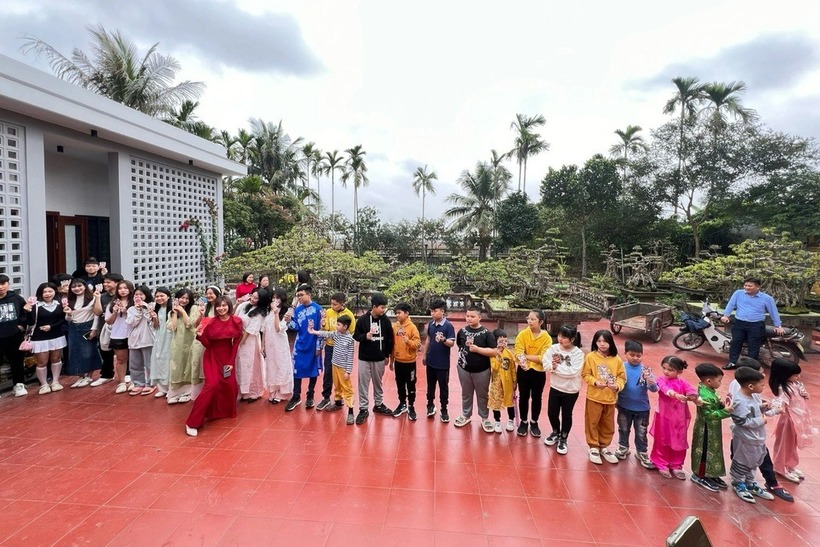 Hình ảnh đại gia đình đông vui, đoàn kết khiến nhiều người ngưỡng mộ. Ảnh: Báo Dân trí.