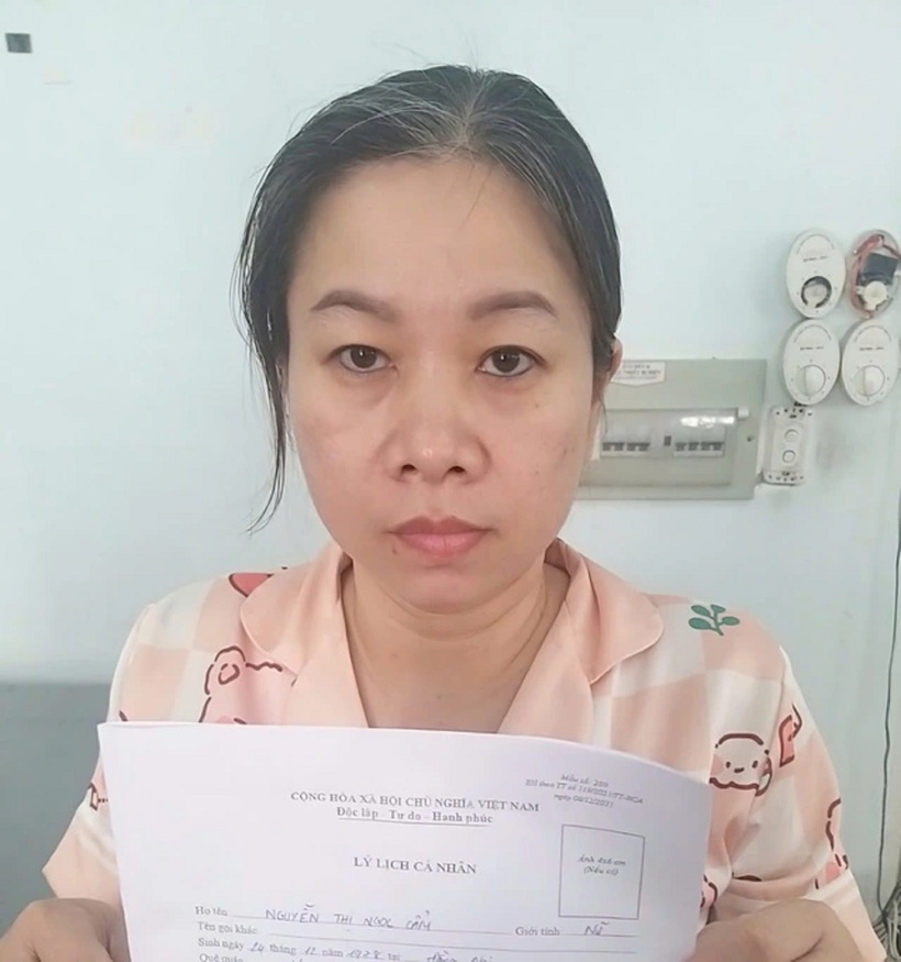 Nguyễn Thị Ngọc Cẩm tại cơ quan công an. Ảnh: Thanh Niên