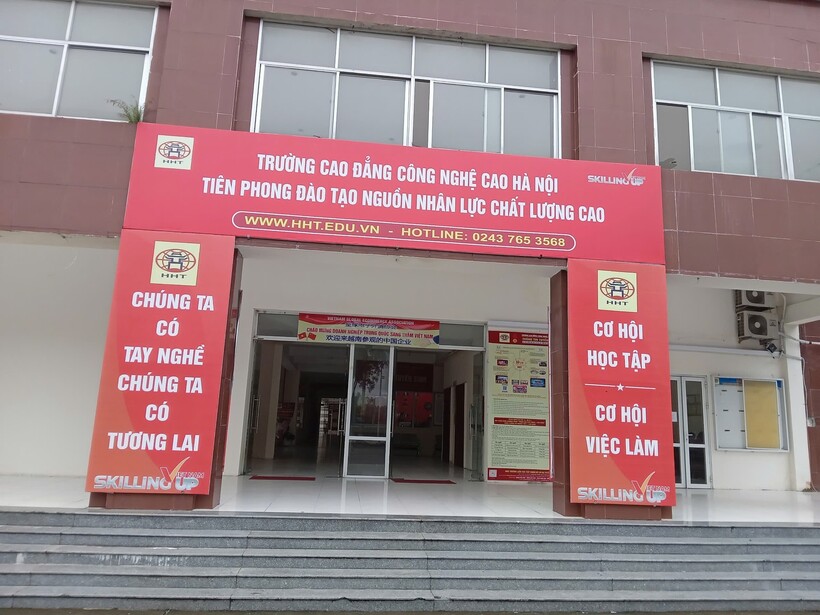 Trường cao đẳng công nghệ cao Hà Nội tổ chức thực hiện nhiều gói thầu có tỉ lệ tiết kiệm thấp. Ảnh: Thái Hà.