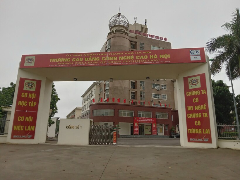 Cơ sở 1 của Trường Cao đẳng công nghệ cao Hà Nội ở đường Nhuệ Giang, phường Tây Mỗ, quận Nam Từ Liêm.