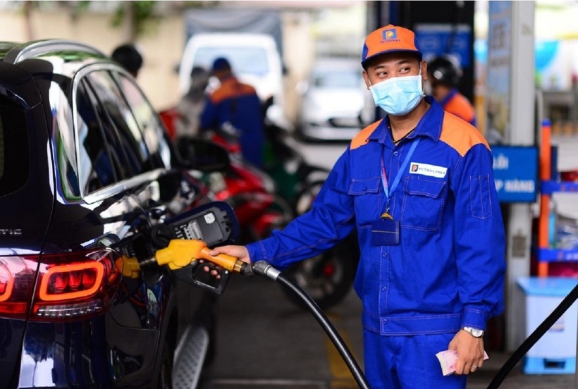 Xăng giảm giá lần 3 liên tiếp. Ảnh minh họa