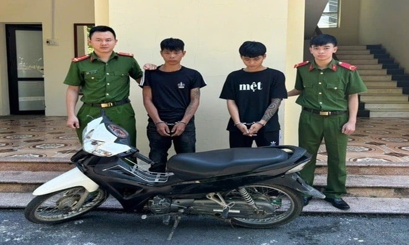 Hai đối tượng liên quan đến vụ án tại cơ quan công an.