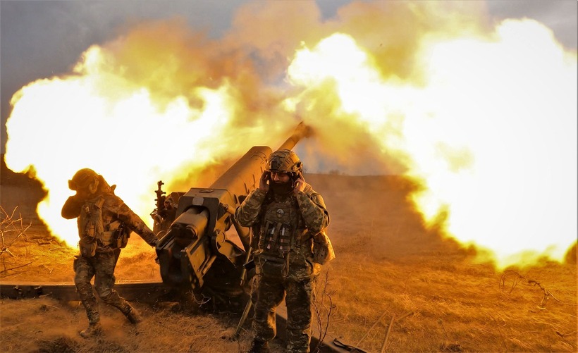 Lửa chiến bao trùm khắp các mặt trận ở Ukraine. Ảnh: CNN