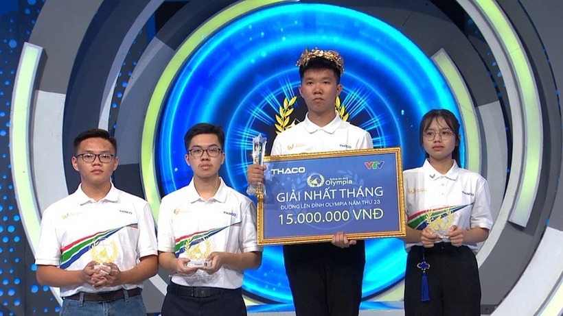 Hình ảnh 4 thí sinh Đường lên đỉnh Olympia tại một vòng thi tháng. Ảnh: PLO