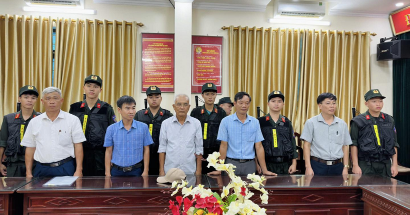 Tiếp tục khởi tố 5 lãnh đạo, nguyên lãnh đạo, cán bộ UBND xã Nam Điền (huyện Nghĩa Hưng) liên quan đến khu vực Cồn Xanh. (Ảnh: Công an tỉnh Nam Định)