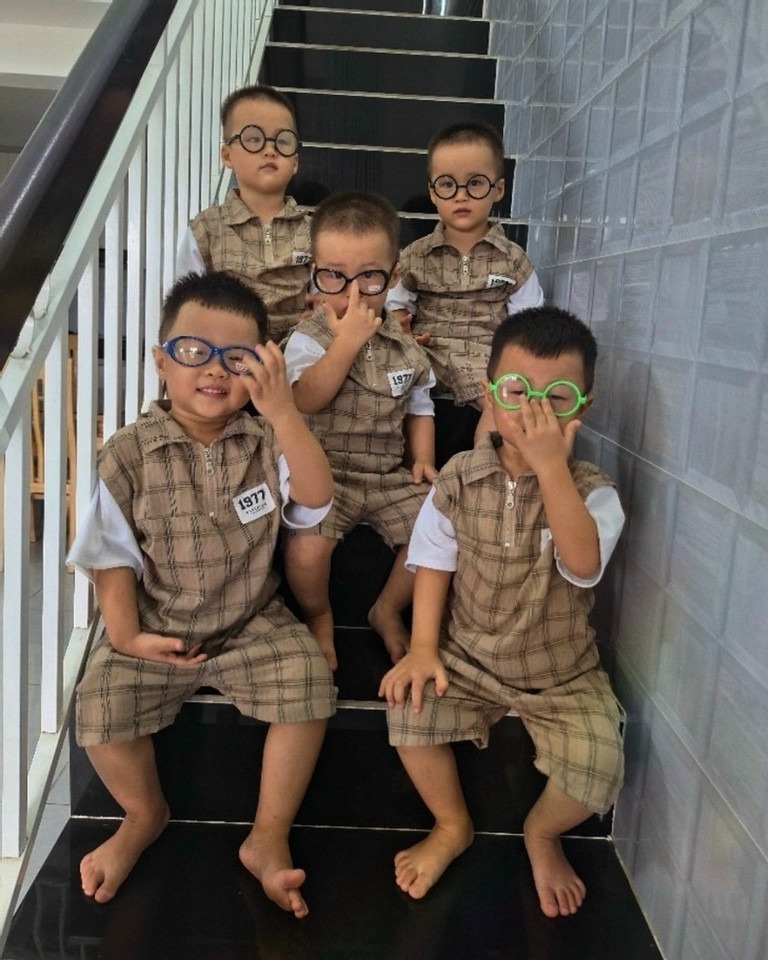 Hiện cặp lớn Minh Khôi và Minh Khang được ba tuổi; bộ ba Minh Anh, Minh An và Minh Châu cũng đã hai tuổi. Ảnh: Vietnamnet.