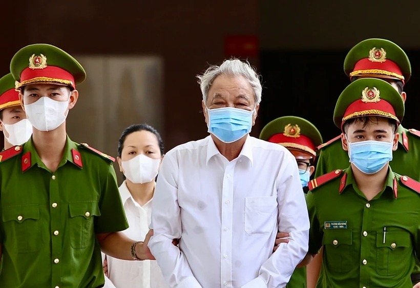 Ông Trần Quí Thanh và con gái tại phiên toà phúc thẩm. (Ảnh: Pháp luật TP.HCM)