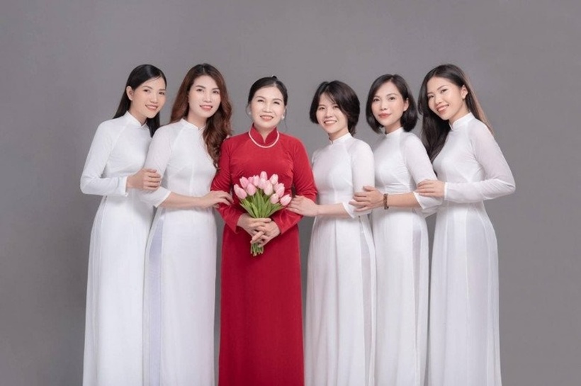 Giờ đây, cả 5 chị em đều có công ăn việc làm ổn định. Ảnh: Tri thức và Cuộc sống.