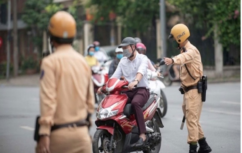 Khi có tai nạn giao thông xảy ra hoặc có hành vi vi phạm pháp luật khác liên quan tới xe, thì cơ quan chức năng sẽ căn cứ vào người đứng tên sở hữu phương tiện để tiến hành xác minh. (Ảnh minh họa)