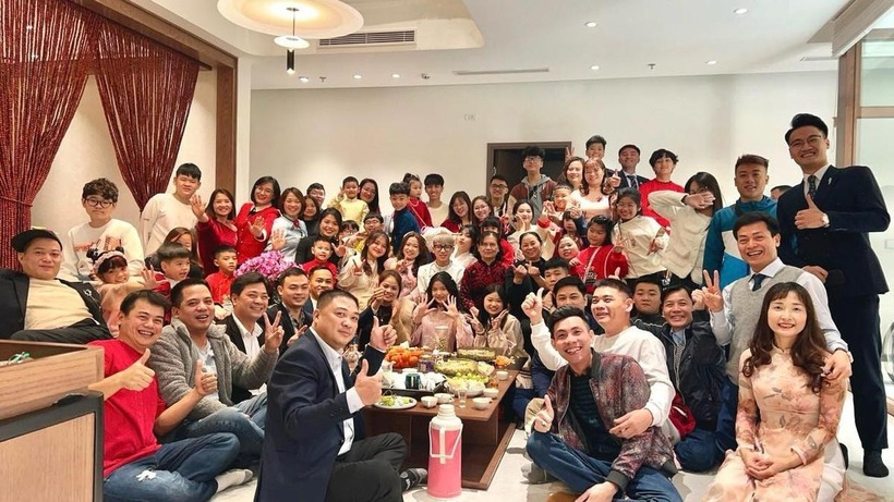 Đại gia đình gồm 200 thành viên luôn yêu thương, đoàn kết lẫn nhau. Ảnh: Saostar.