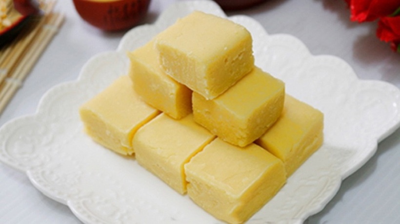 Bánh đậu xanh chứa nhiều calo từ đường, bột mì và dầu ăn.