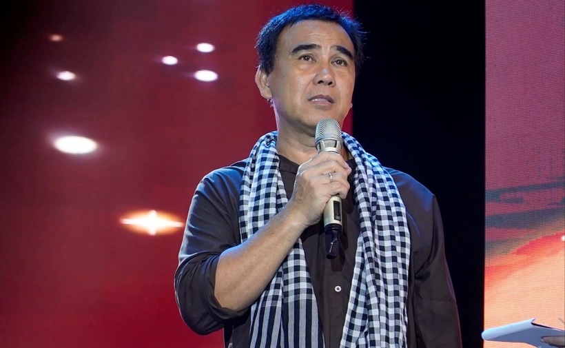 MC Quyền Linh tích cực tham gia các chương trình hỗ trợ người nghèo, hoàn cảnh khó khăn. Ảnh: Thanh Niên