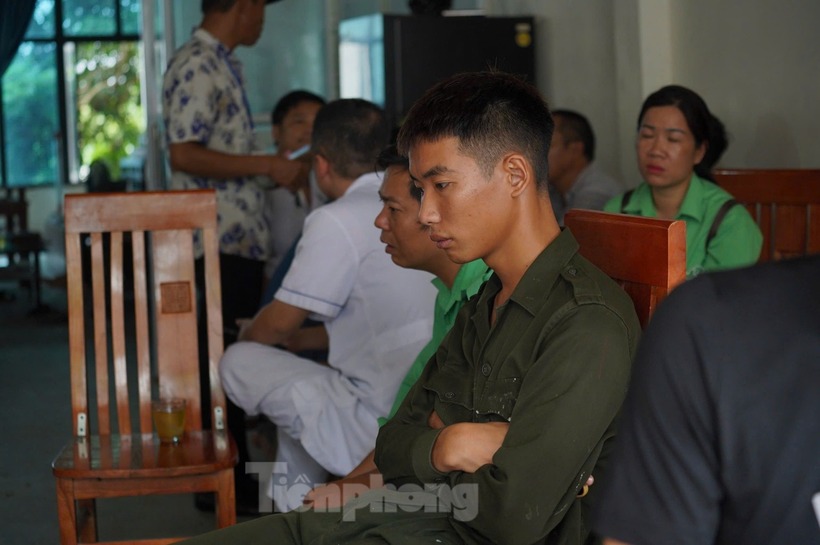 Sau khi nắm được tin tức, nhiều người đến trình báo tìm người nhà mất tích.