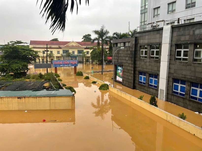 Ngập sâu tại khu vực ga Yên Bái