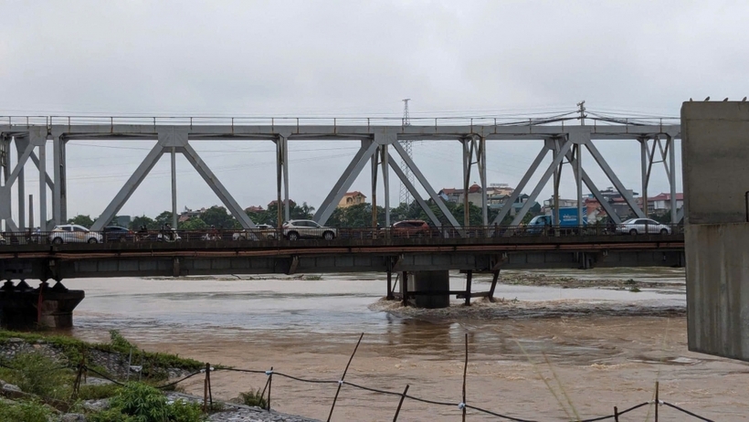 Hà Nội cấm phương tiện qua cầu Đuống từ 22h đêm nay. Ảnh minh hoạ.