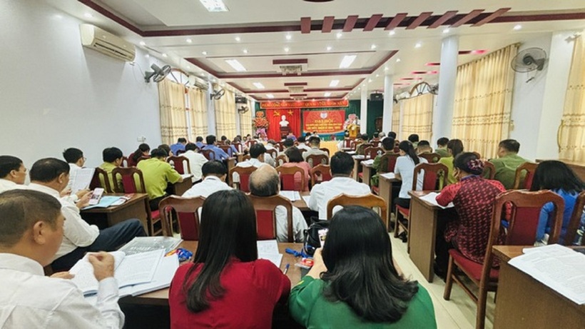 Các đại biểu lắng nghe báo cáo