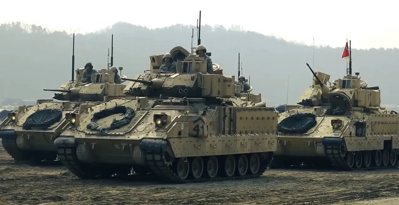 Phương tiện chiến đấu bộ binh chủ lực M2 Bradley từ Mỹ. Ảnh: Getty