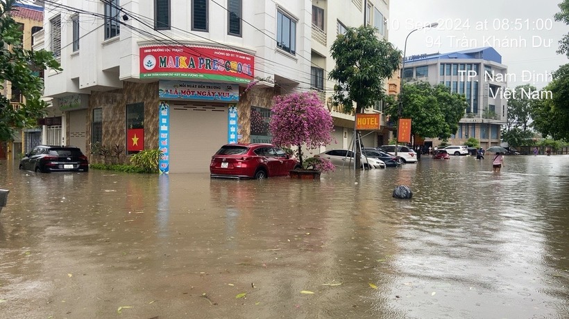 Nhiều khu phố cũng biến "thành sông" trong sáng 10/9