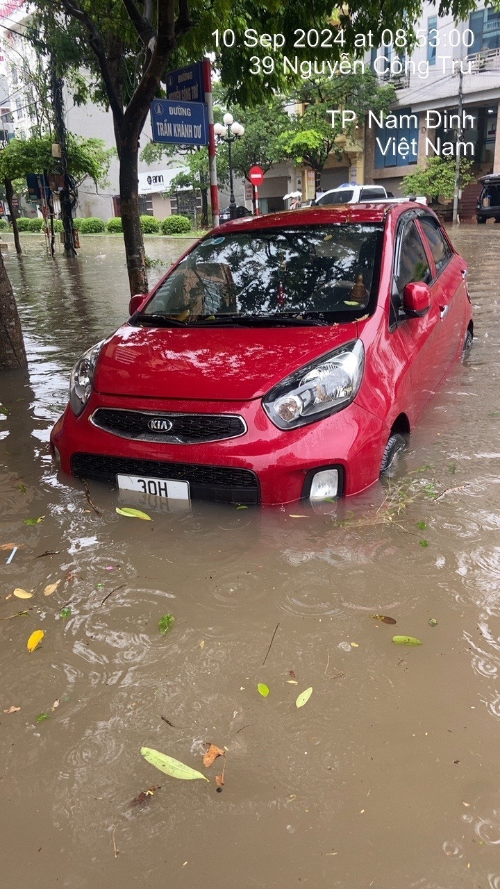 TP.Nam Định "mênh mông biển nước" sau trận mưa lớn "chưa từng có" - 7