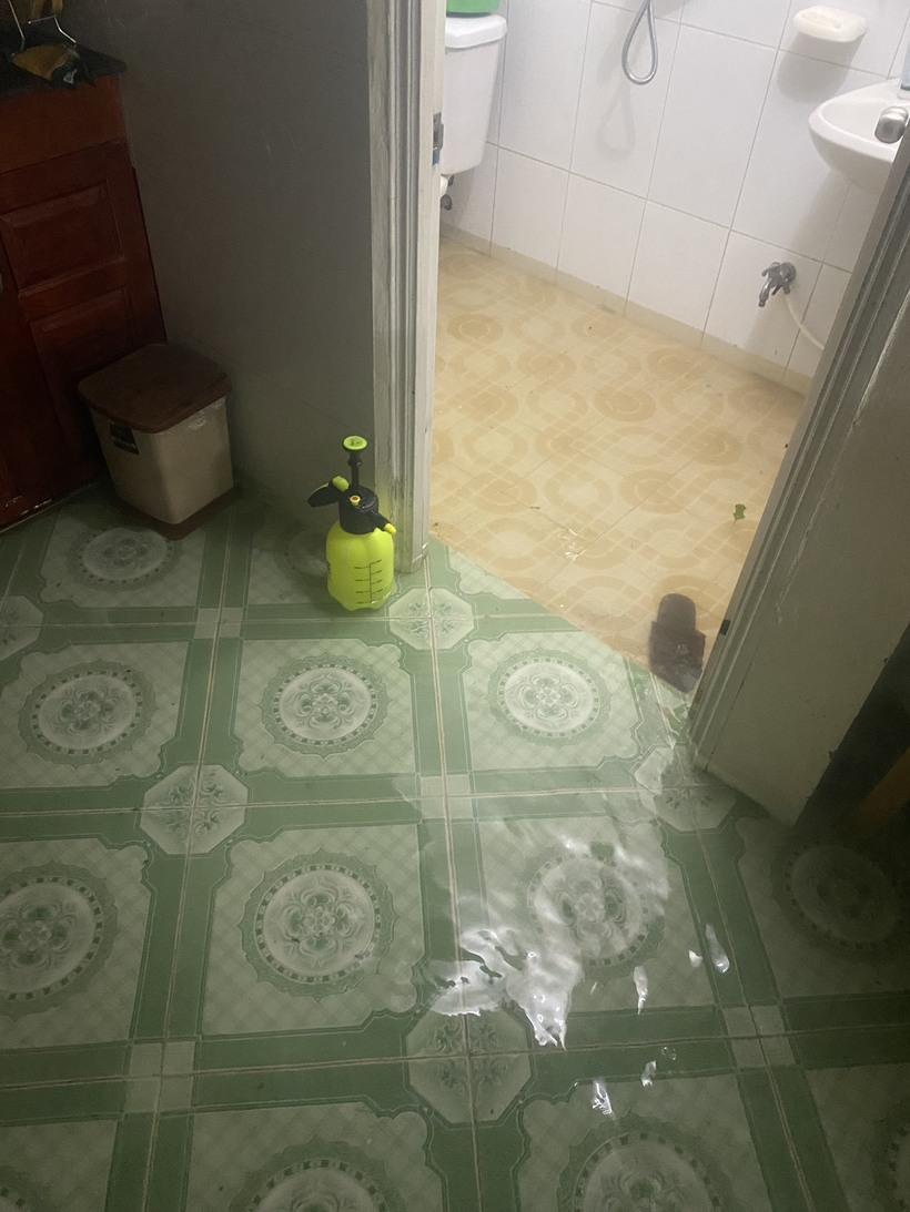 Nước tràn vào nhà dân ở TP. Nam Định
