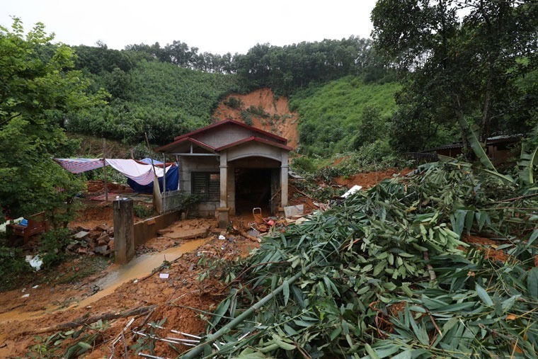 Theo lãnh đạo thôn Bảo Tân, gia đình anh Sa Văn A. quê ở Sơn La, khi tìm thấy các nạn nhân, địa phương đã làm thủ tục để người thân đến nhận và đưa thi thể về quê lo mai táng theo đúng phong tục ở quê nhà.