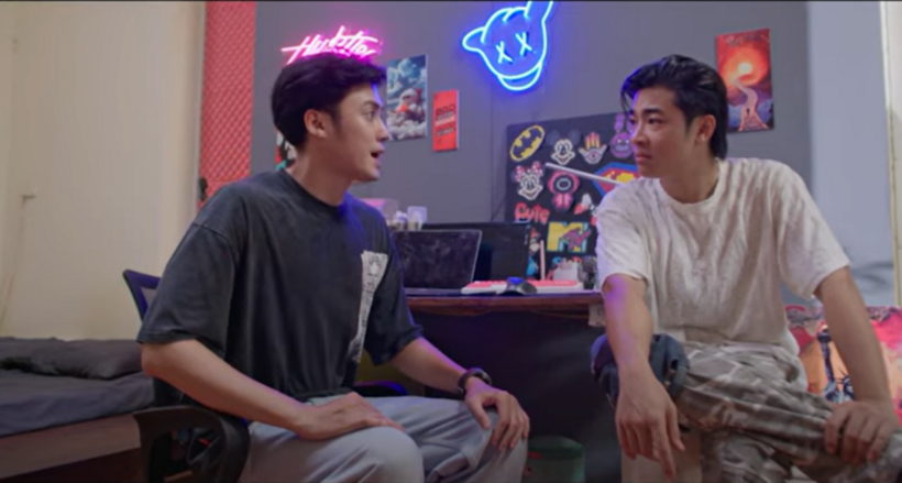 Quang nghi mẹ Thái thuê người theo dõi mình để xem anh có ở cùng với Thái hay không.