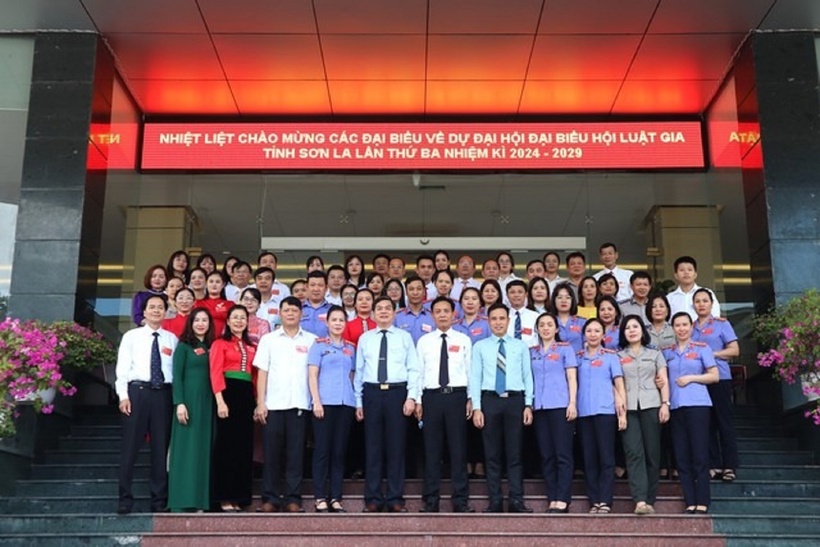 Các đại biểu tham dự Đại hội chụp ảnh lưu niệm.