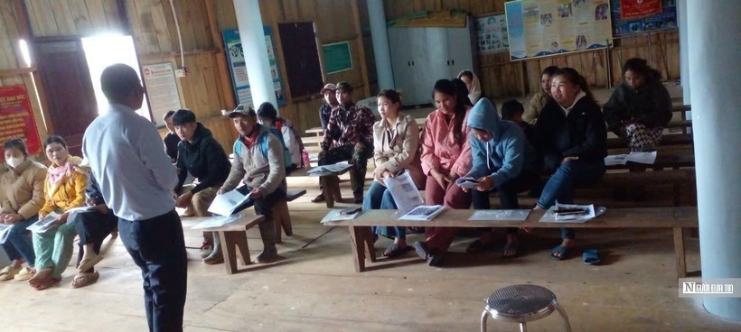 Ông Nguyễn Văn Bay, Chủ tịch UBND xã Đăk Tăng cho biết, các chuyên gia của Viện Vật lý địa cầu có mặt tại vùng tâm chấn, hướng dẫn người dân kỹ năng ứng phó với động đất.