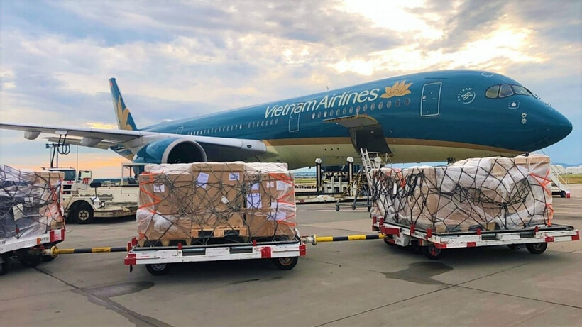 Vietnam Airlines vận chuyển gần 30 tấn hàng cứu trợ vùng ảnh hưởng mưa bão