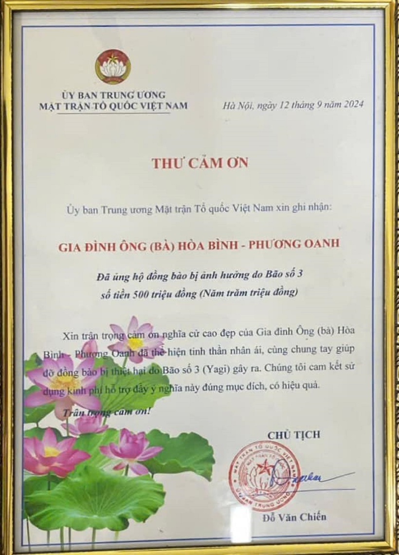 Sáng 12/8, Phó Chủ tịch UBTƯ MTTQ Việt Nam Hoàng Công Thủy đã tiếp nhận 500 triệu của vợ chồng Phương Oanh