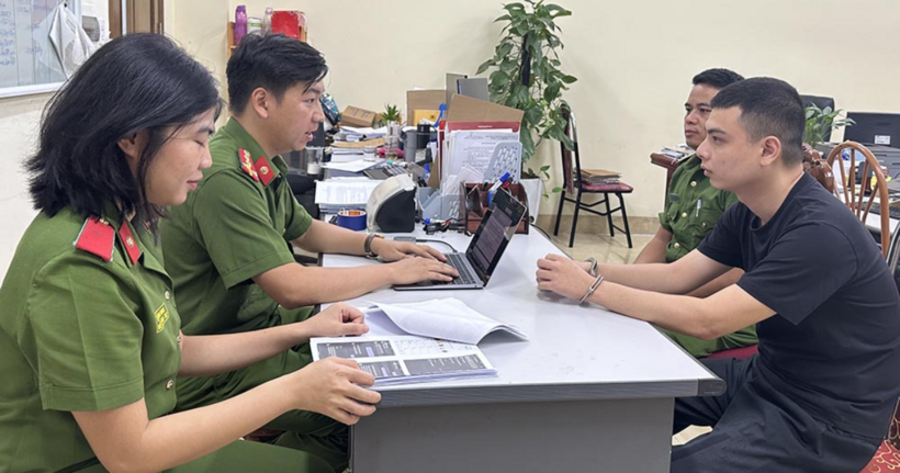 Lê Tuấn Dũng tại cơ quan công an. (Ảnh: Công an Sơn La)