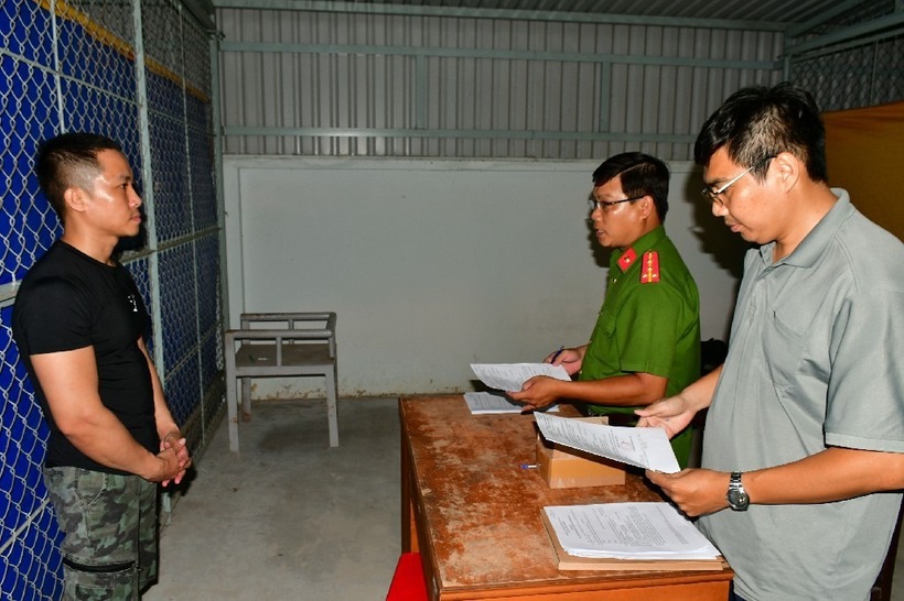 Đối tượng Khuất Duy Hoàng bị tạm giam để điều tra làm rõ về hành vi dùng thủ đoạn chiếm quyền điều khiển tài khoản iCloud trên điện thoại iPhone của người khác. Ảnh: VietNamNet