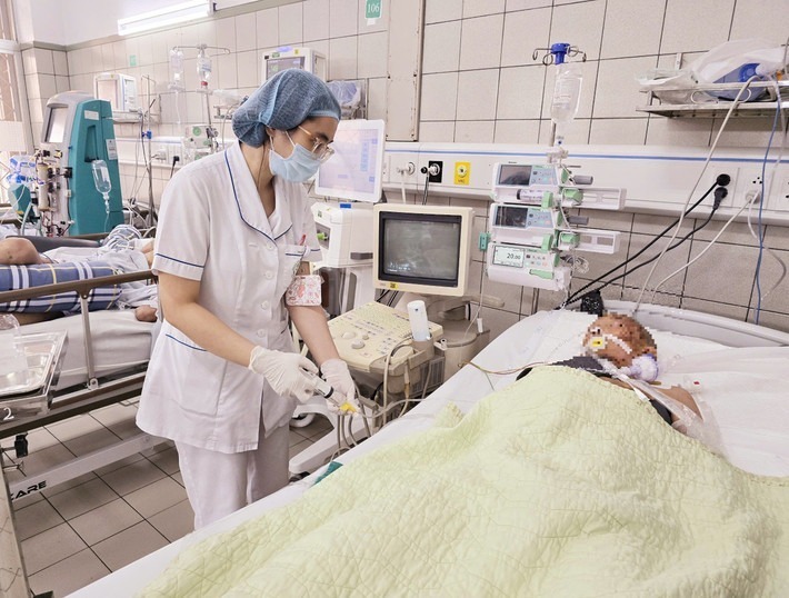 Hiện bệnh nhi đang được điều trị tích cực tại Trung tâm Nhi khoa, Bệnh viện Bạch Mai. Ảnh: Bệnh viện Bạch Mai.