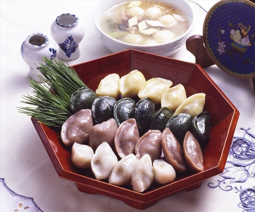 Người Hàn có món bánh riêng cho dịp này với tên gọi là Songpyeon.