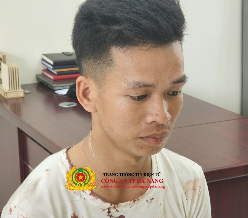Đối tượng Trần Phi Tùng tại cơ quan công an. (Ảnh: Công an TP.Đà Nẵng)