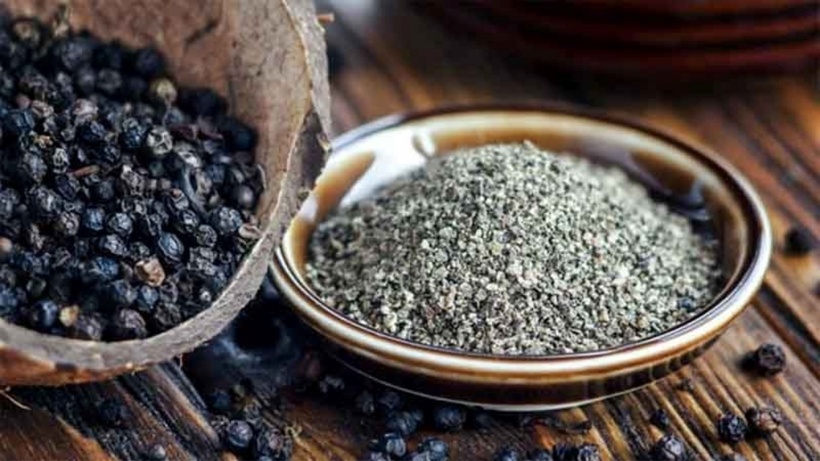 Có thể kết hợp hạt tiêu với các loại gia vị khác như gừng, quế, nghệ để tăng cường hiệu quả giảm mỡ bụng.