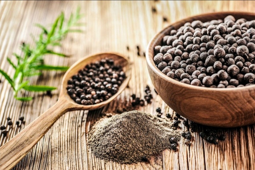 Mặc dù hạt tiêu có nhiều lợi ích cho sức khỏe, nhưng không nên lạm dụng.